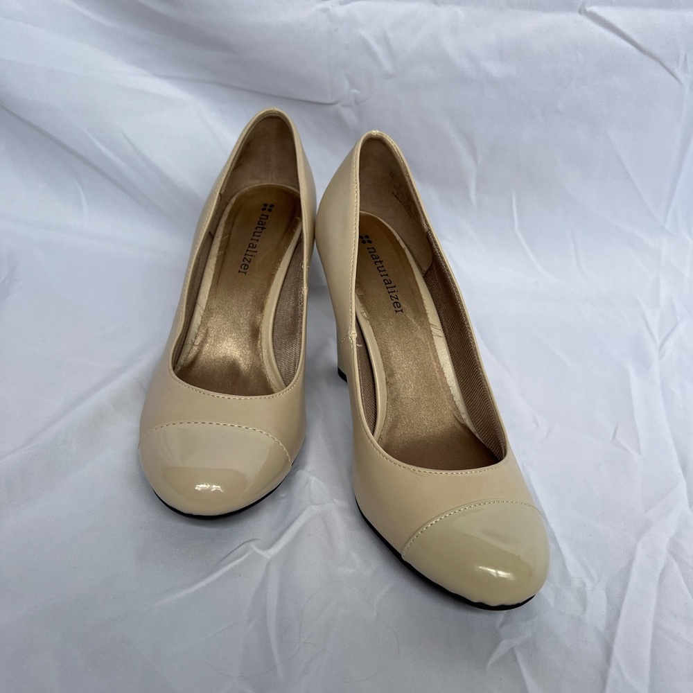 NEW Naturalizer Butler heels Sz 6